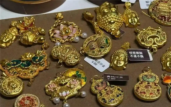 幾十元戴金燦燦首飾 緊急提醒：長期佩戴或致中毒